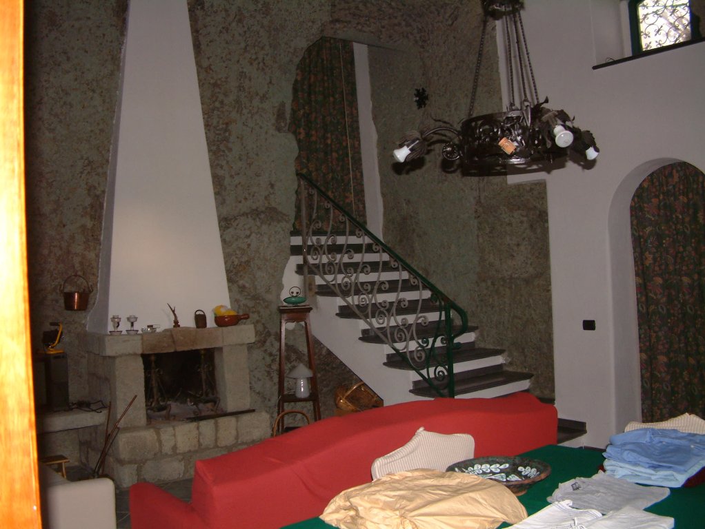 abitazione cantina e cellaio-8